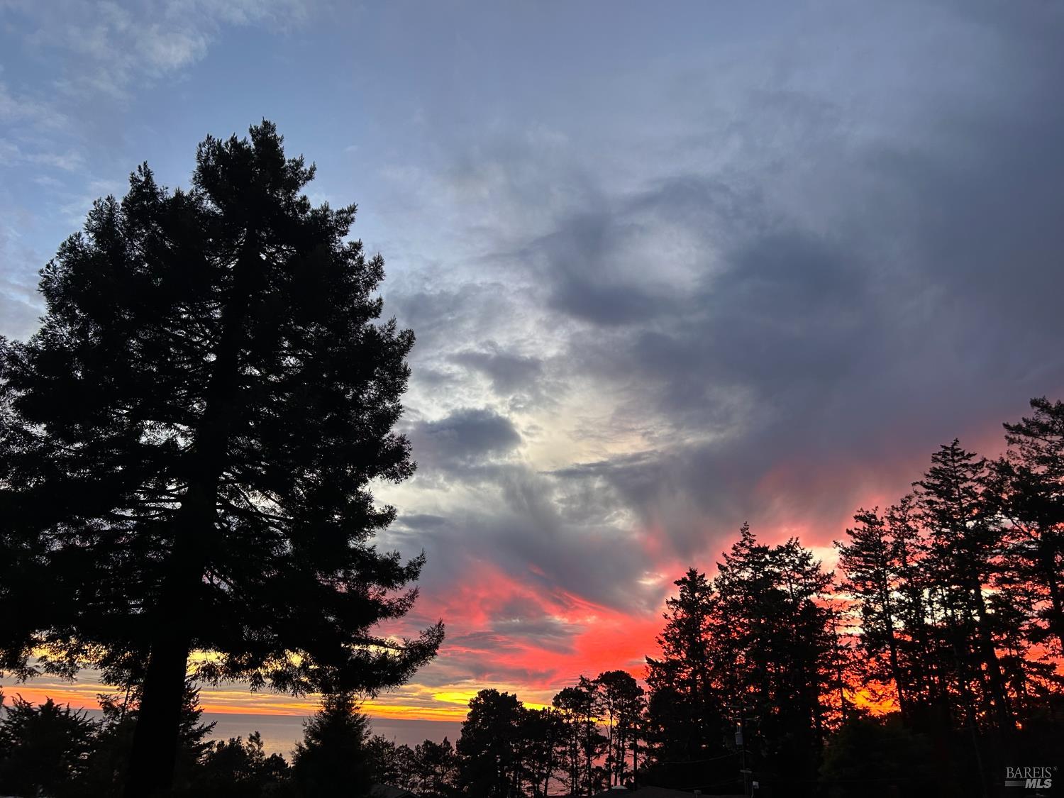 Detail Gallery Image 2 of 23 For 35520 Ocean View Ct, Gualala,  CA 95445 - 3 Beds | 2 Baths