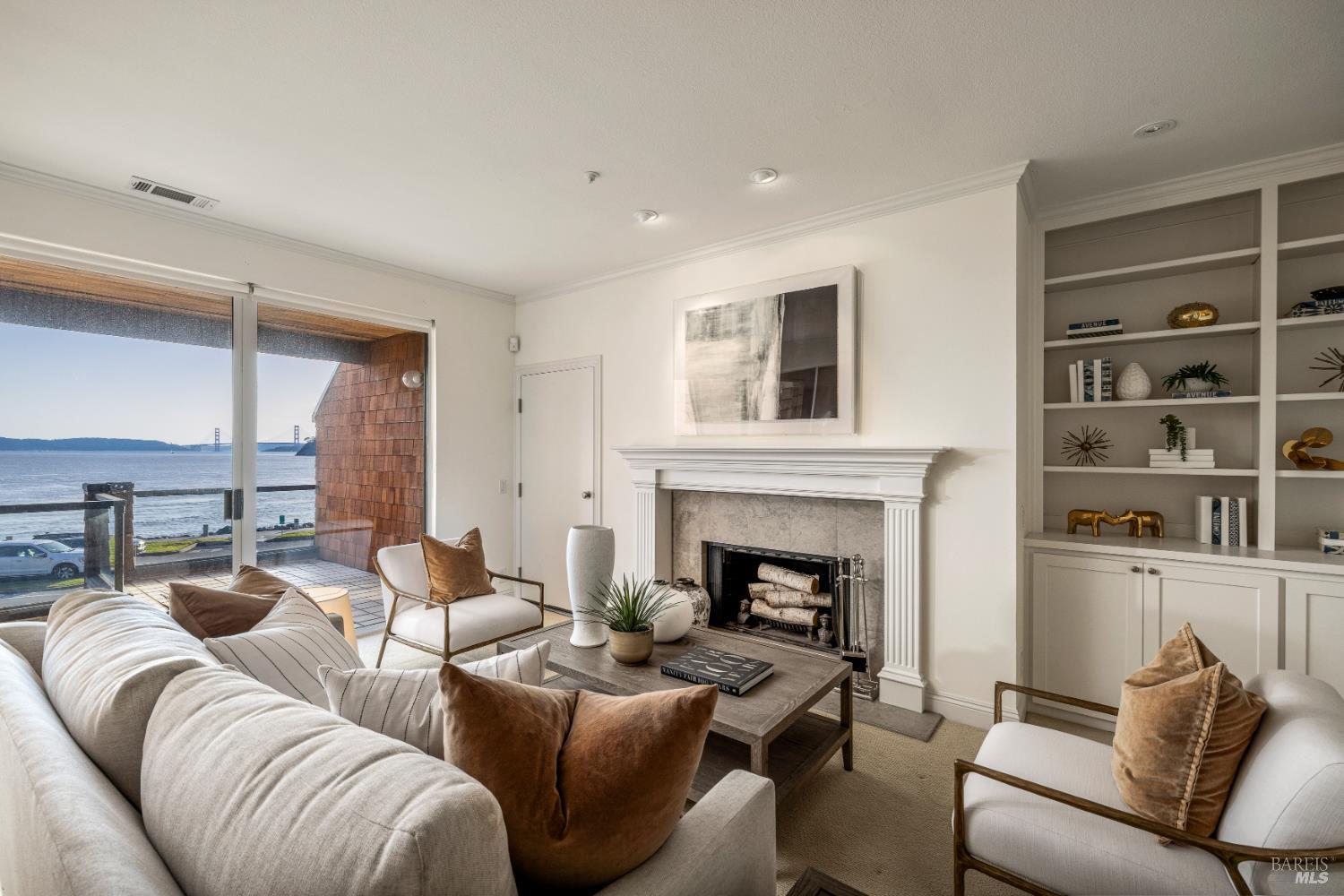 Detail Gallery Image 8 of 55 For 403 Paradise Dr, Tiburon,  CA 94920 - 3 Beds | 2/1 Baths