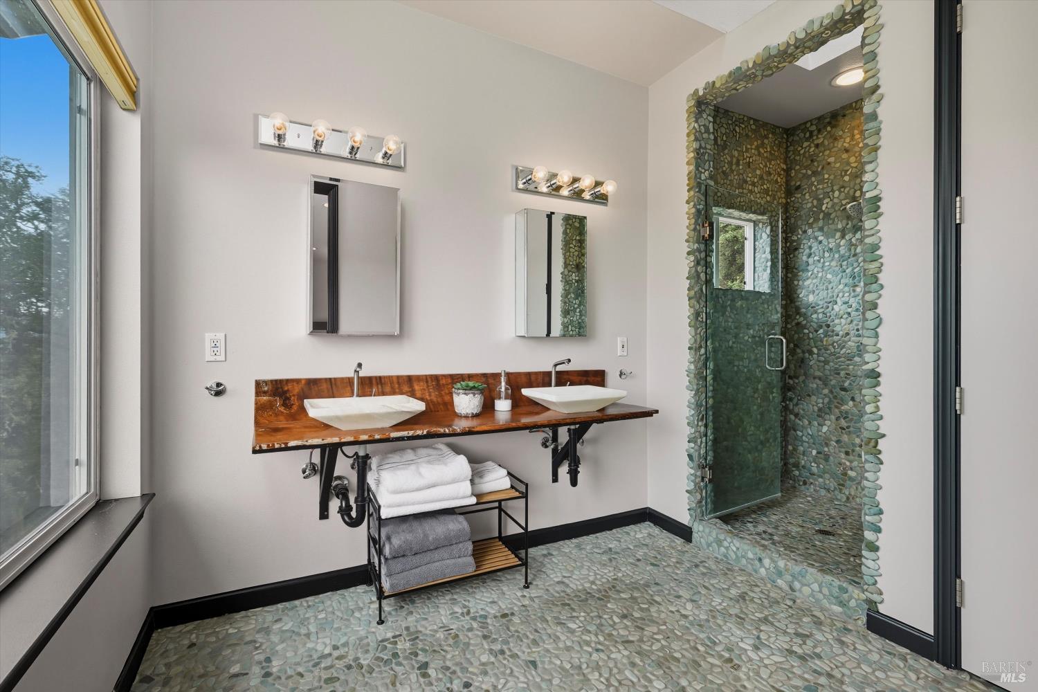 Detail Gallery Image 44 of 64 For 31000 Pine Mountain Rd, Cloverdale,  CA 95425 - 3 Beds | 3 Baths