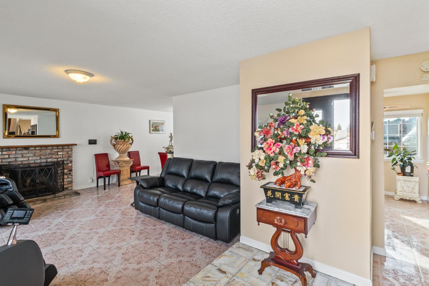 Detail Gallery Image 4 of 50 For 160 Bristol Dr, Vacaville,  CA 95687 - 4 Beds | 2/1 Baths