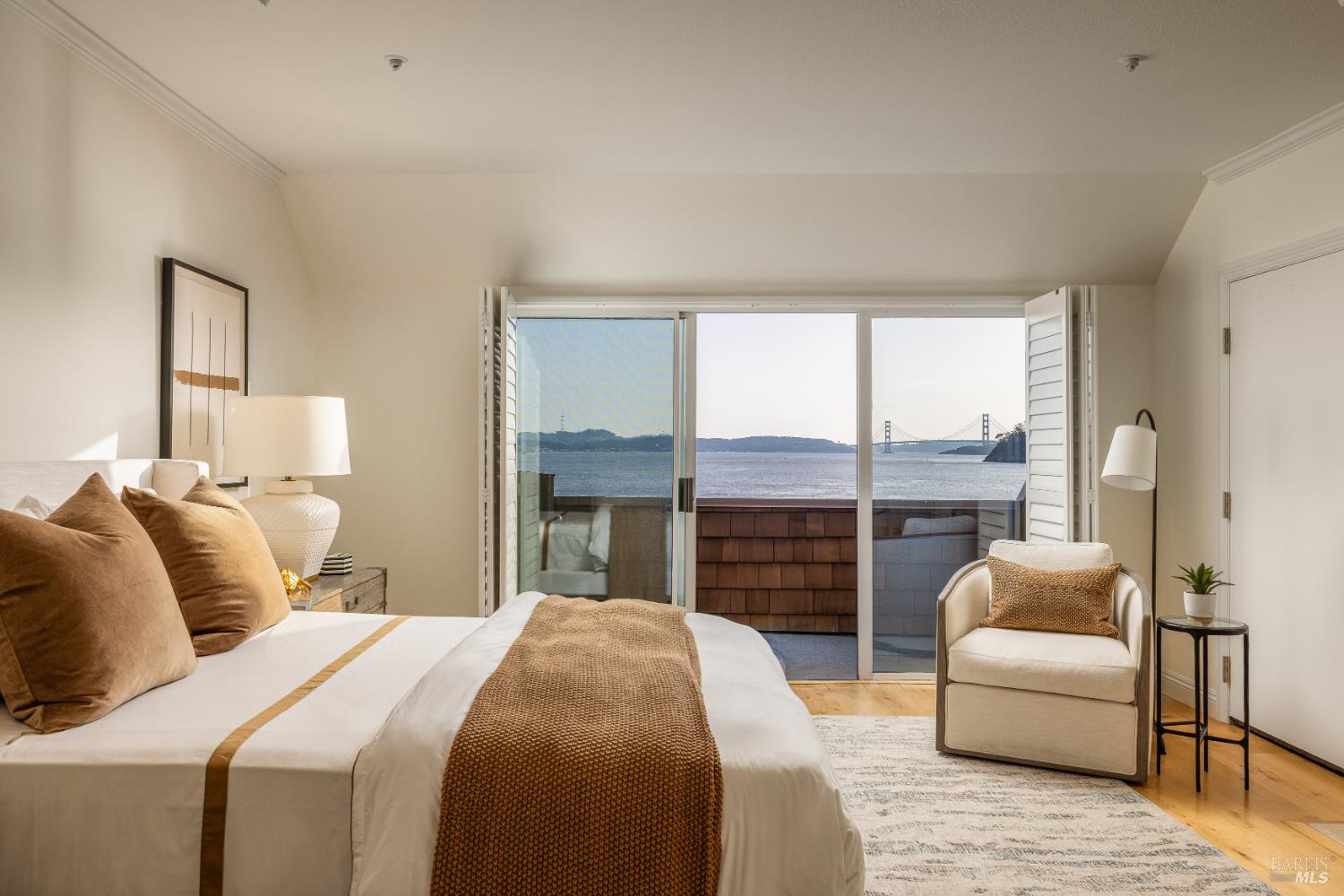 Detail Gallery Image 3 of 55 For 403 Paradise Dr, Tiburon,  CA 94920 - 3 Beds | 2/1 Baths