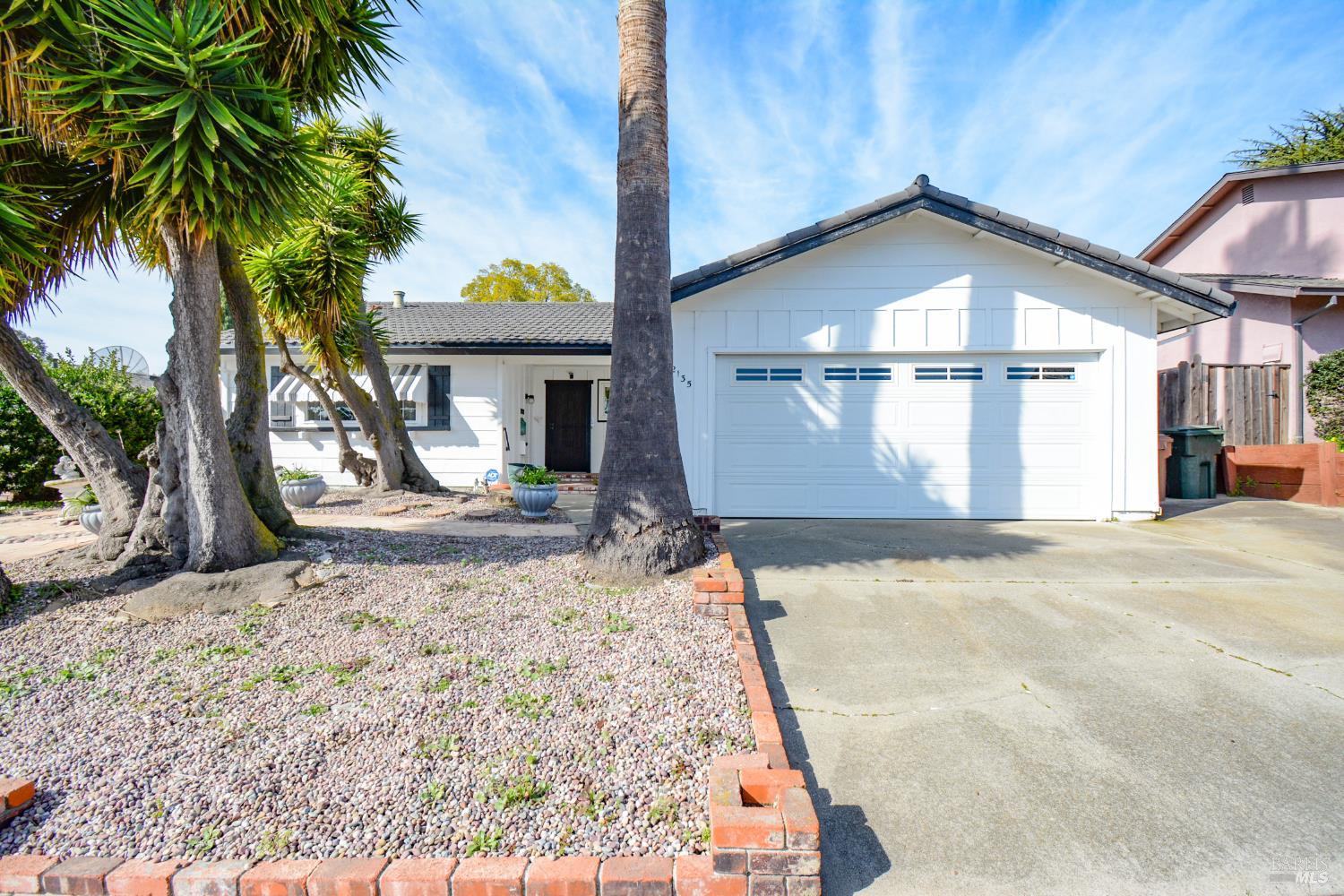 Detail Gallery Image 3 of 38 For 2135 via Alta Ct, Benicia,  CA 94510 - 2 Beds | 2 Baths