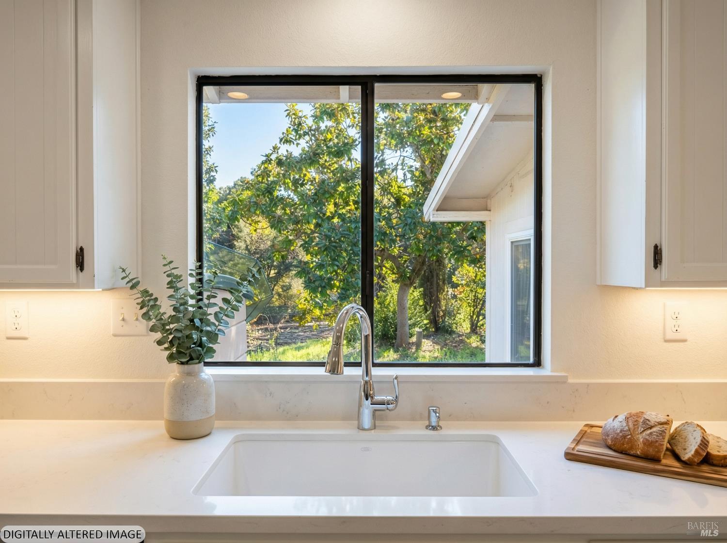 Detail Gallery Image 5 of 21 For 5555 Rio Vida Ln, Sebastopol,  CA 95472 - 3 Beds | 2 Baths