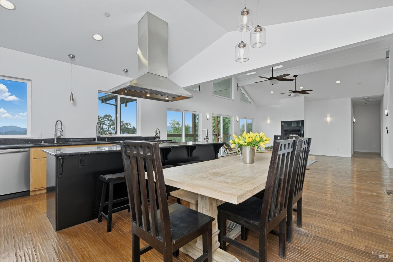 Detail Gallery Image 17 of 64 For 31000 Pine Mountain Rd, Cloverdale,  CA 95425 - 3 Beds | 3 Baths