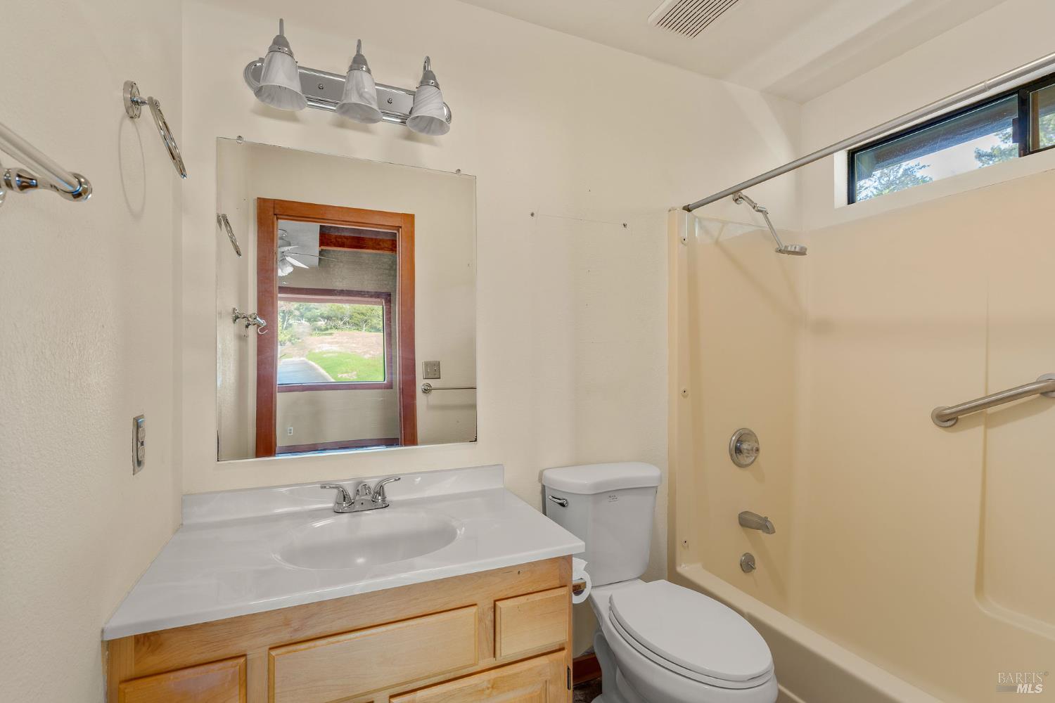 Detail Gallery Image 13 of 23 For 35520 Ocean View Ct, Gualala,  CA 95445 - 3 Beds | 2 Baths