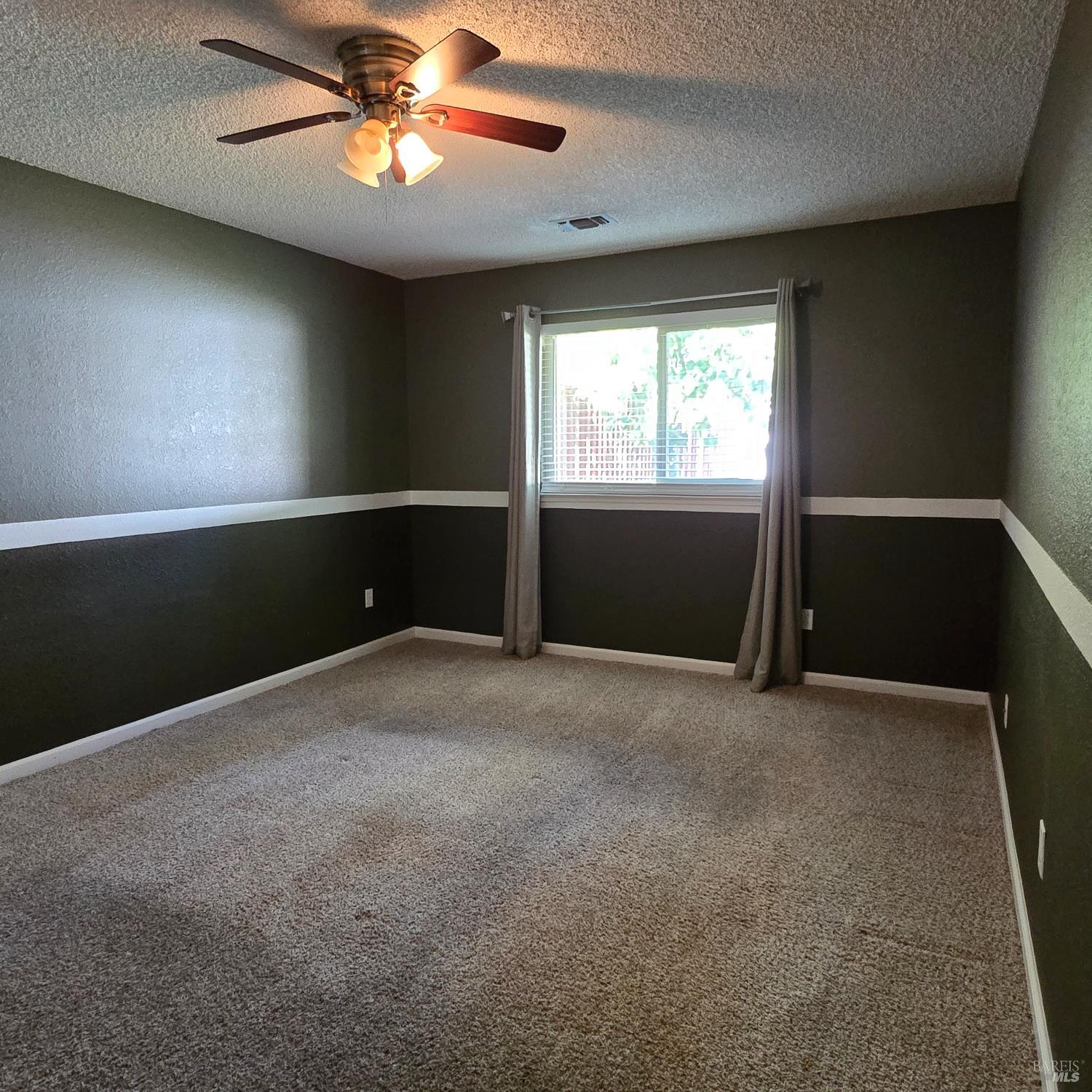 Detail Gallery Image 7 of 11 For 2031 California Dr, Vacaville,  CA 95687 - 2 Beds | 2 Baths