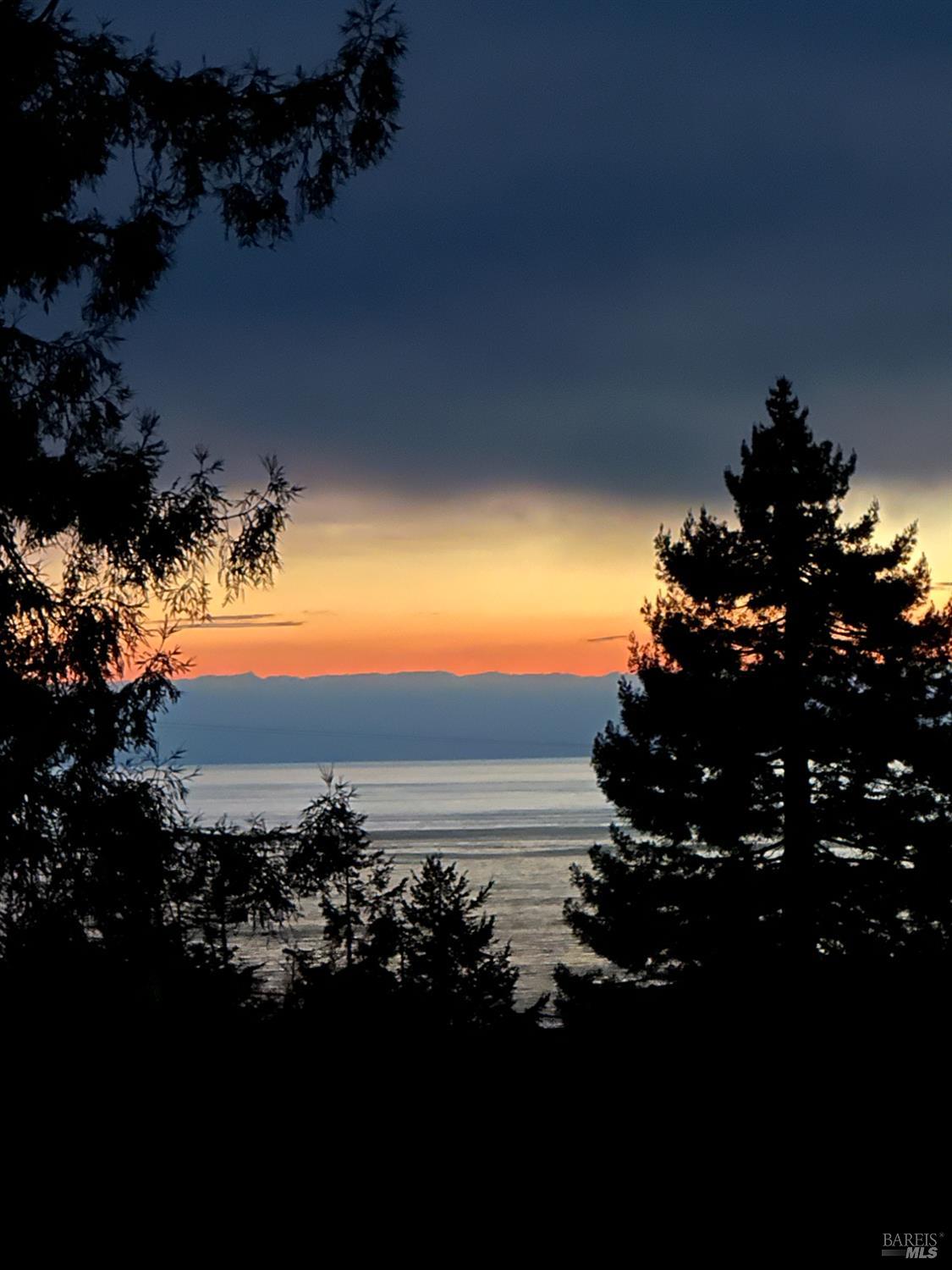 Detail Gallery Image 3 of 23 For 35520 Ocean View Ct, Gualala,  CA 95445 - 3 Beds | 2 Baths