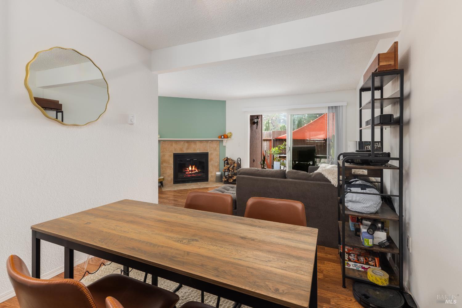 Detail Gallery Image 3 of 17 For 1430 Parkway Dr, Rohnert Park,  CA 94928 - 2 Beds | 1/1 Baths