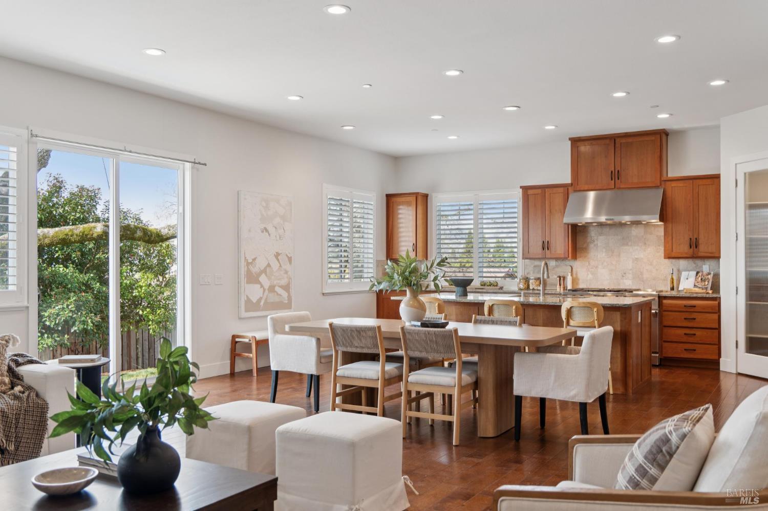 Detail Gallery Image 2 of 83 For 5677 Eastlake Dr, Santa Rosa,  CA 95409 - 5 Beds | 4 Baths