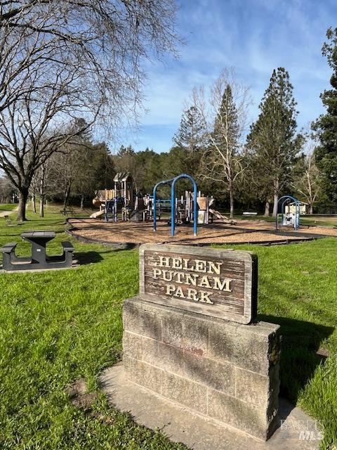 Detail Gallery Image 4 of 49 For 8873 Lebec Ln, Cotati,  CA 94931 - 4 Beds | 3 Baths