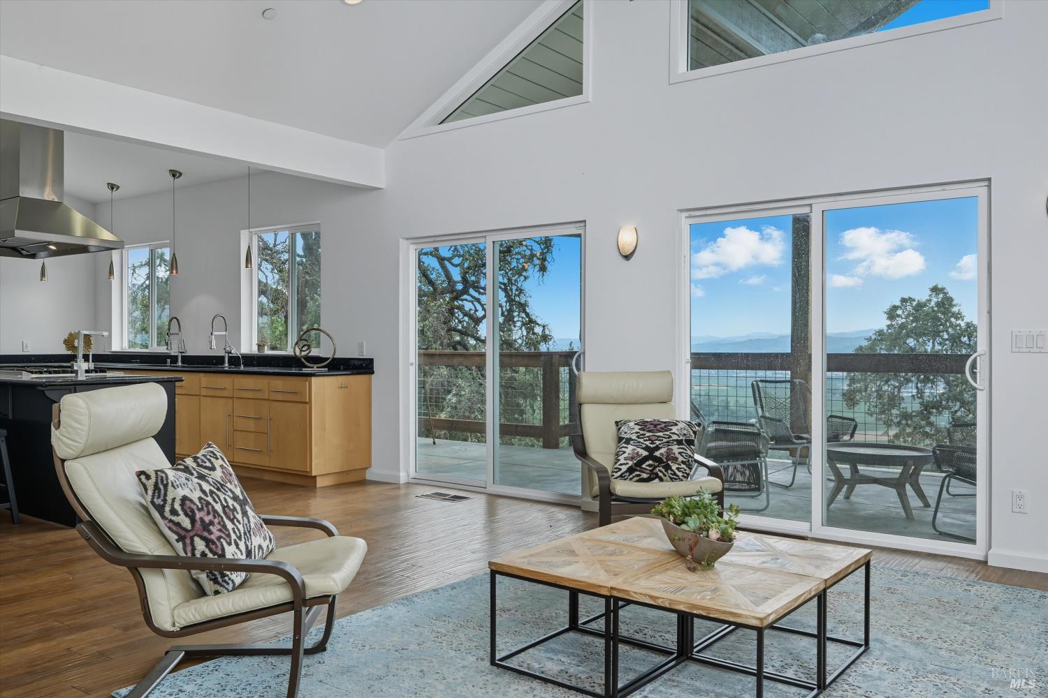 Detail Gallery Image 12 of 64 For 31000 Pine Mountain Rd, Cloverdale,  CA 95425 - 3 Beds | 3 Baths