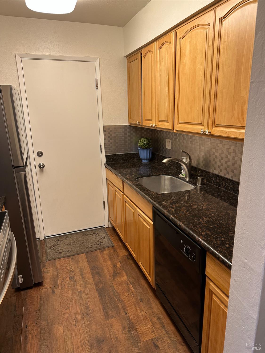 Detail Gallery Image 5 of 22 For 142 Del Rio Cir #2,  Vacaville,  CA 95687 - 2 Beds | 1/1 Baths