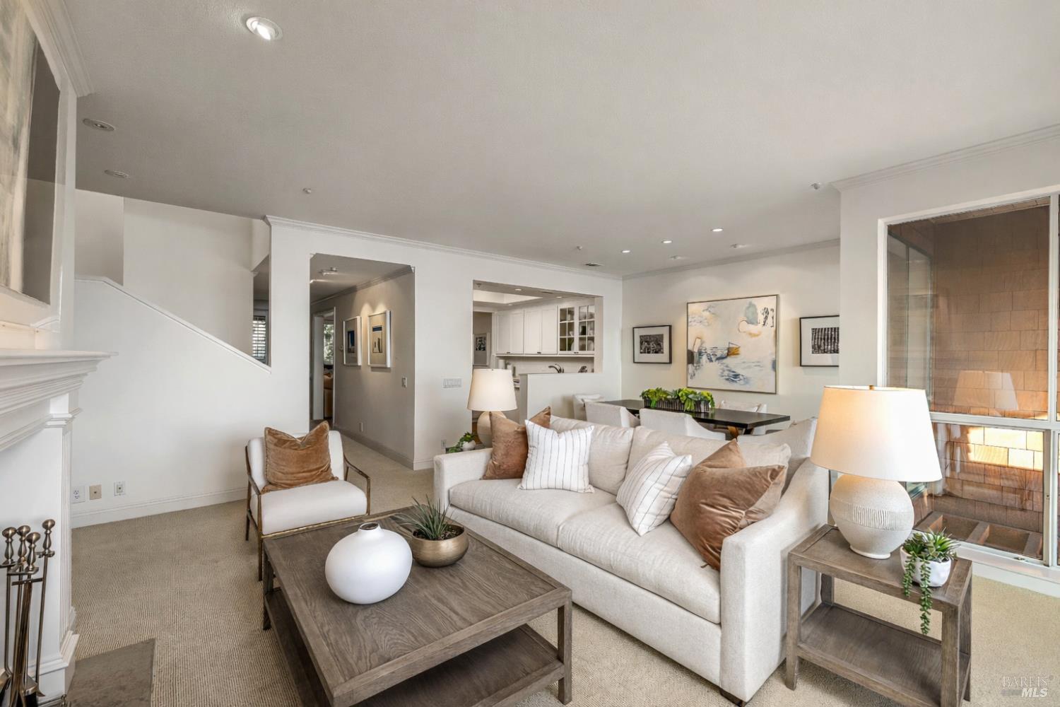 Detail Gallery Image 9 of 55 For 403 Paradise Dr, Tiburon,  CA 94920 - 3 Beds | 2/1 Baths