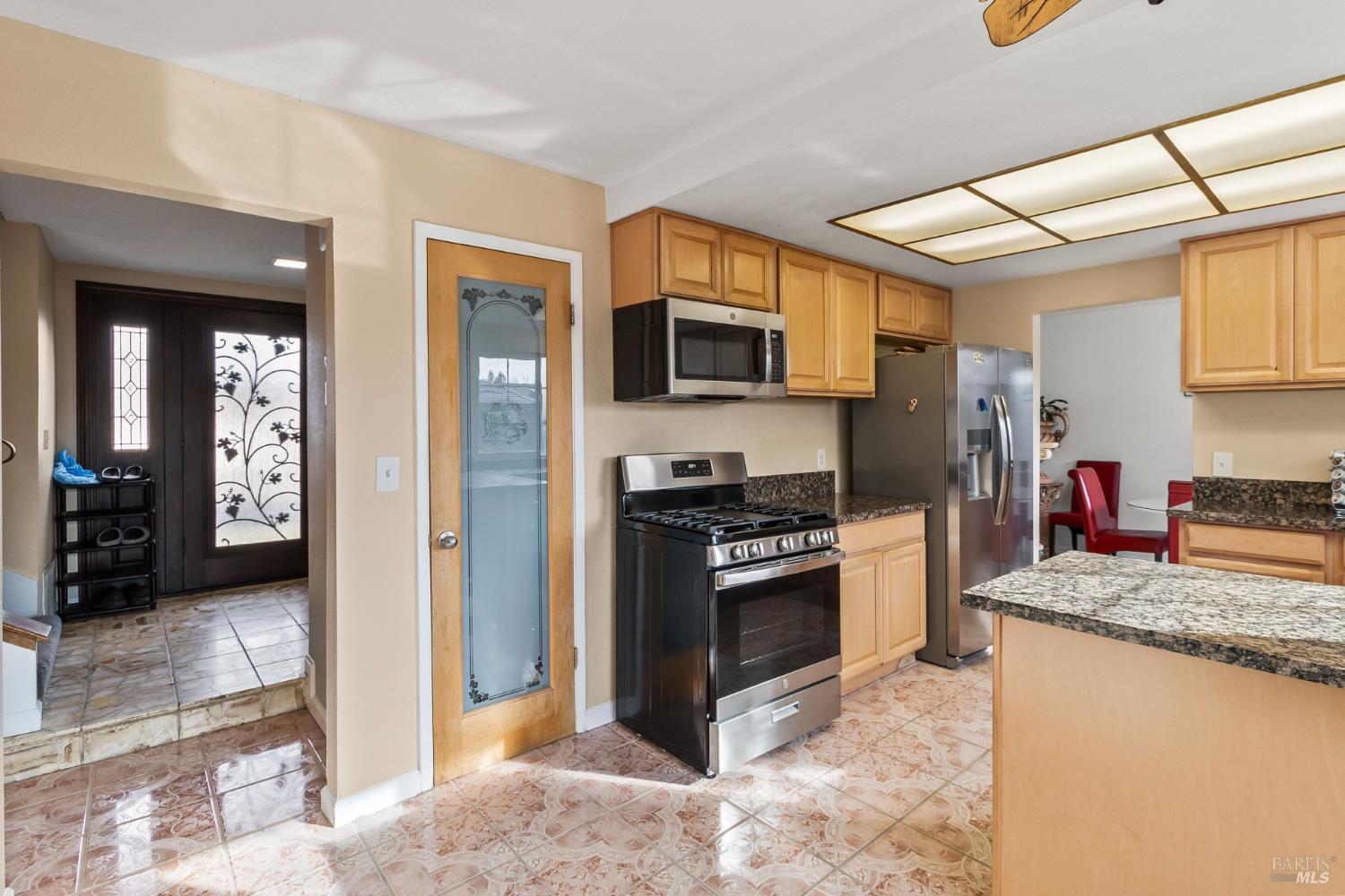 Detail Gallery Image 14 of 50 For 160 Bristol Dr, Vacaville,  CA 95687 - 4 Beds | 2/1 Baths