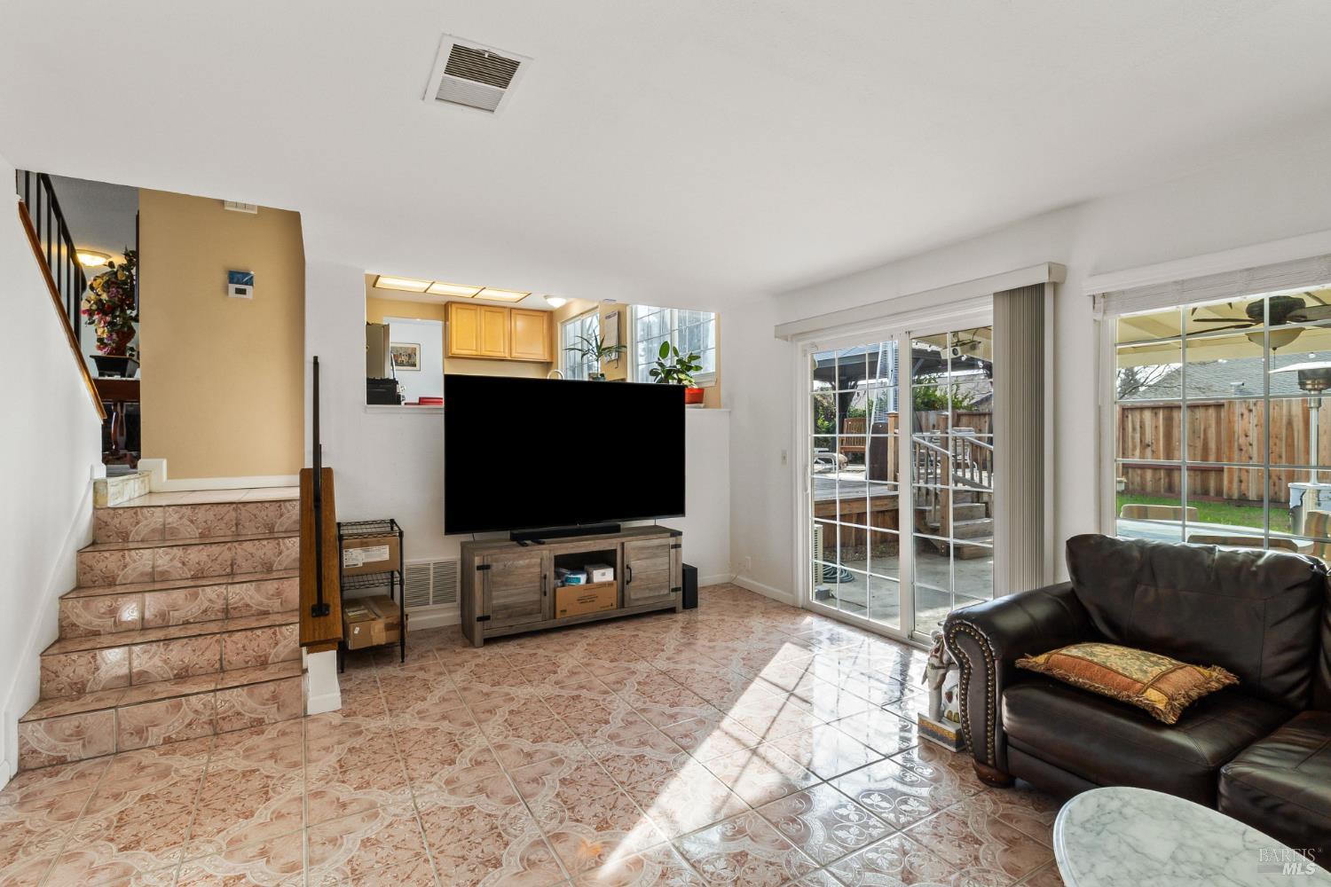 Detail Gallery Image 16 of 50 For 160 Bristol Dr, Vacaville,  CA 95687 - 4 Beds | 2/1 Baths