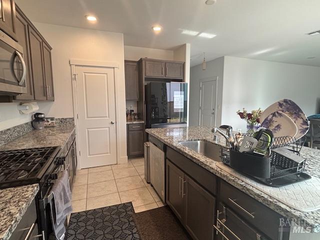 Detail Gallery Image 4 of 37 For 2645 Newberry St, Fairfield,  CA 94533 - 4 Beds | 3 Baths