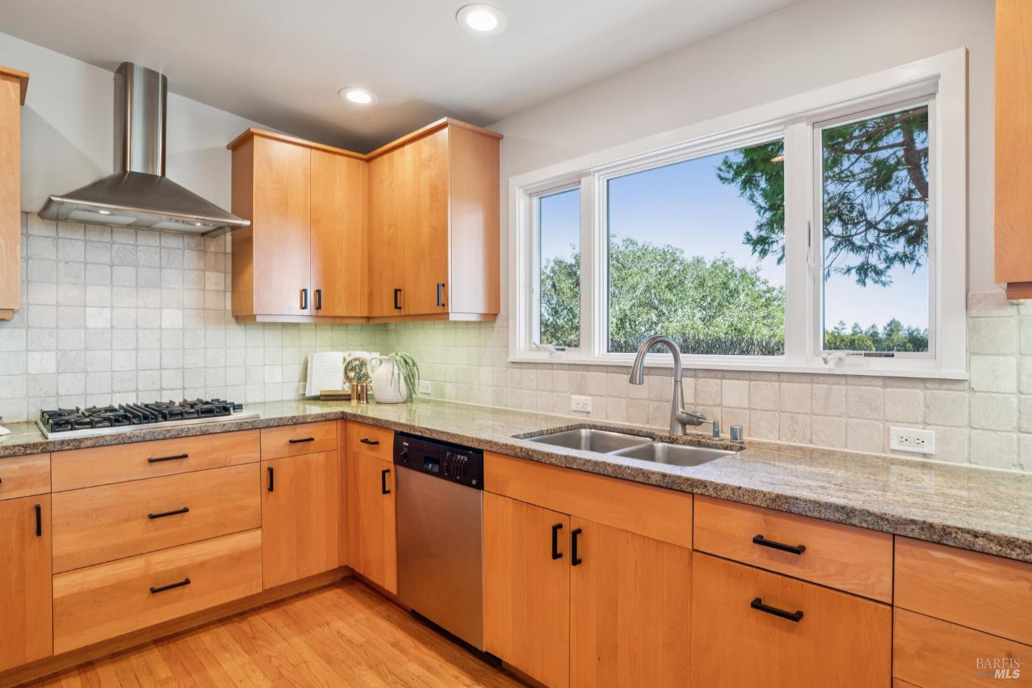 Detail Gallery Image 16 of 41 For 311 Edgewood Ave, Mill Valley,  CA 94941 - 3 Beds | 2 Baths