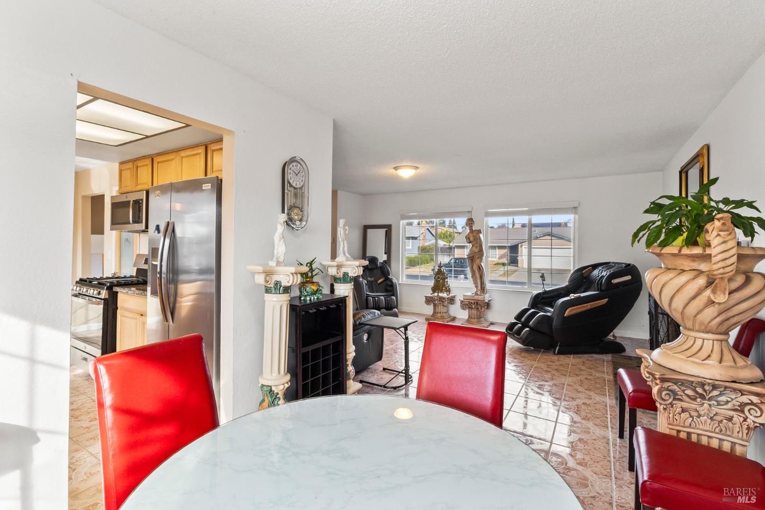 Detail Gallery Image 10 of 50 For 160 Bristol Dr, Vacaville,  CA 95687 - 4 Beds | 2/1 Baths