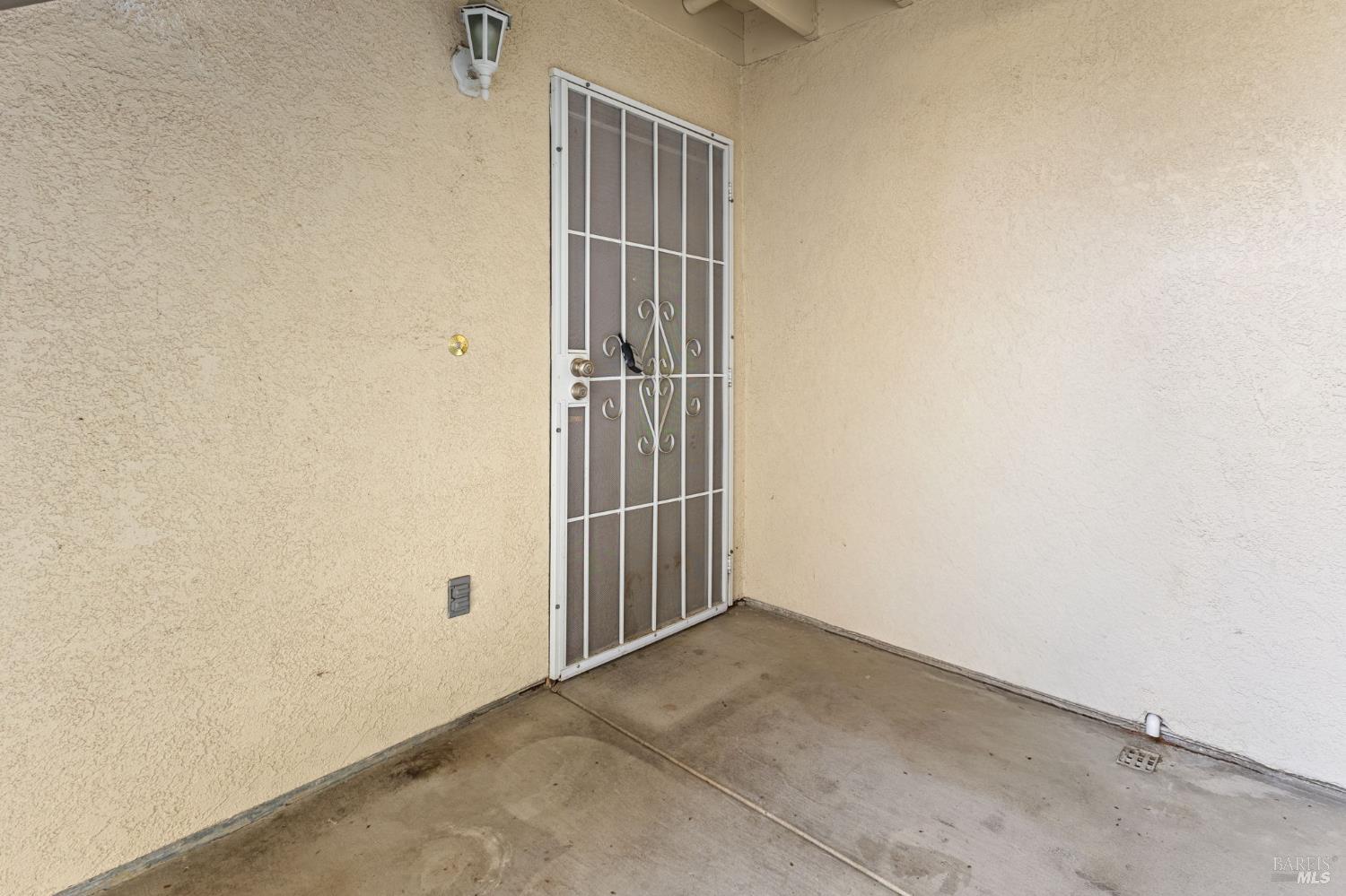 Detail Gallery Image 5 of 22 For 2001 Eastwood Dr #11,  Vacaville,  CA 95687 - 2 Beds | 1 Baths