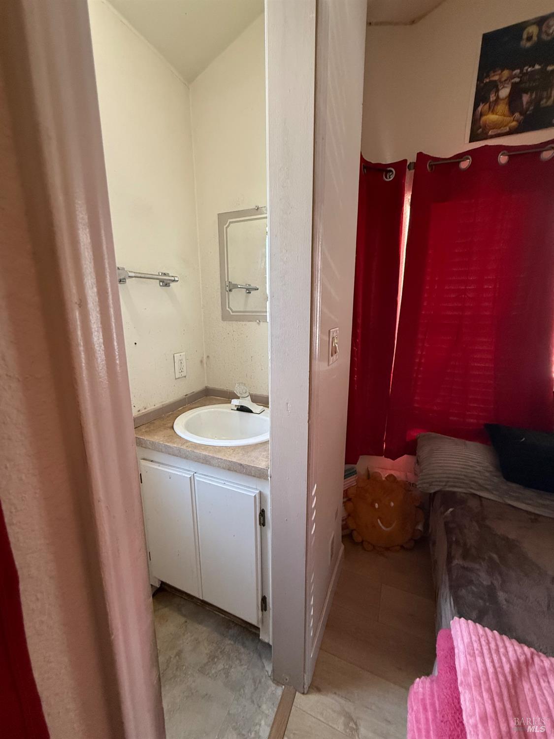 Detail Gallery Image 9 of 12 For 515 River Rd 6, Rio Vista,  CA 94571 - 2 Beds | 1/1 Baths