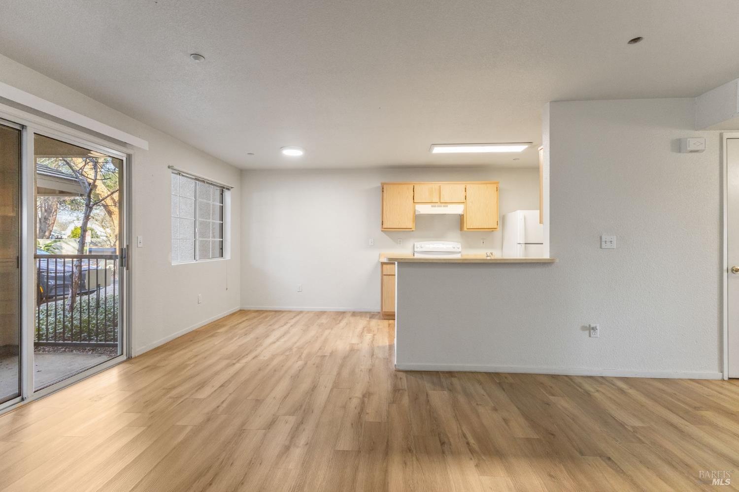 Detail Gallery Image 7 of 22 For 2001 Eastwood Dr #11,  Vacaville,  CA 95687 - 2 Beds | 1 Baths