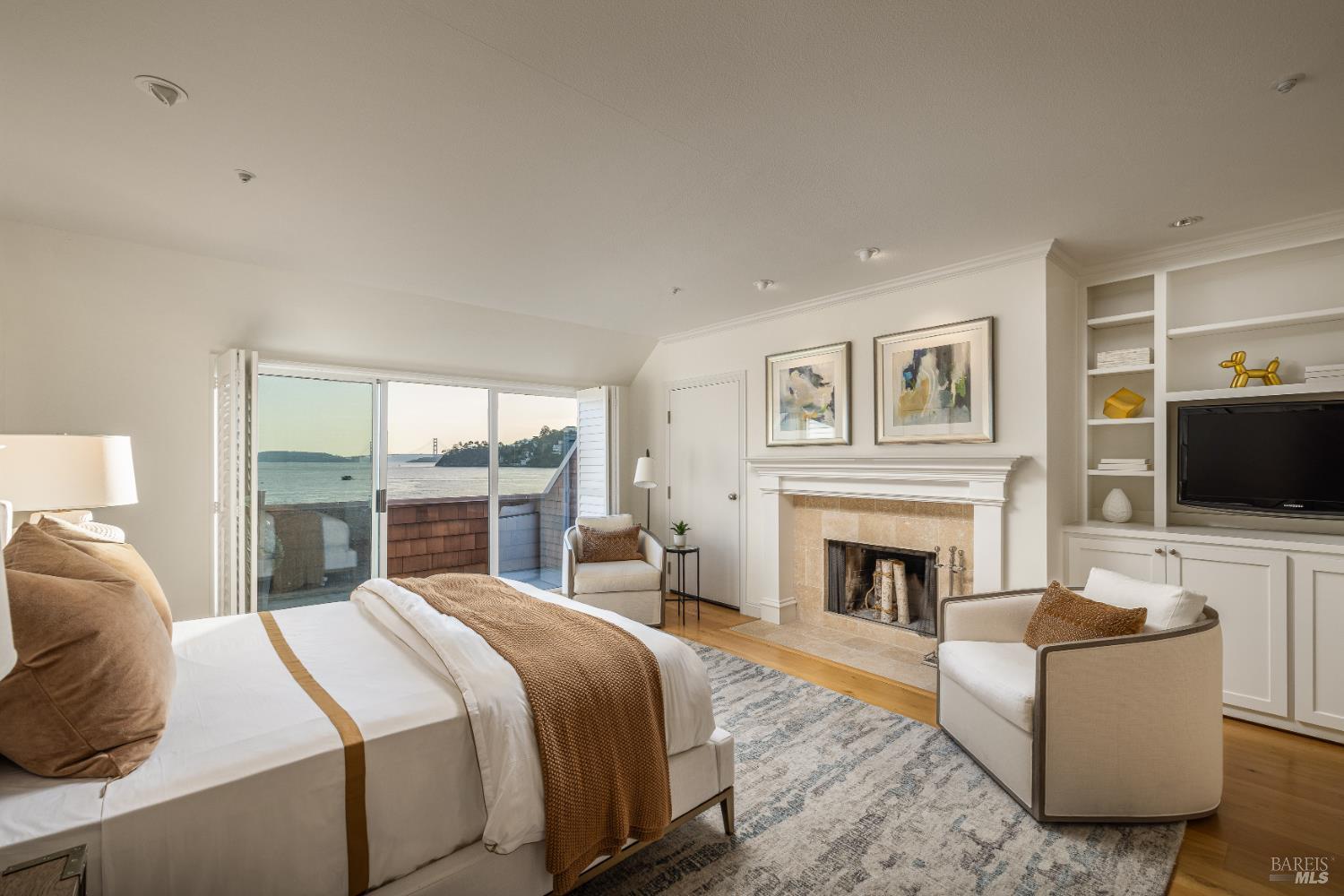 Detail Gallery Image 19 of 55 For 403 Paradise Dr, Tiburon,  CA 94920 - 3 Beds | 2/1 Baths