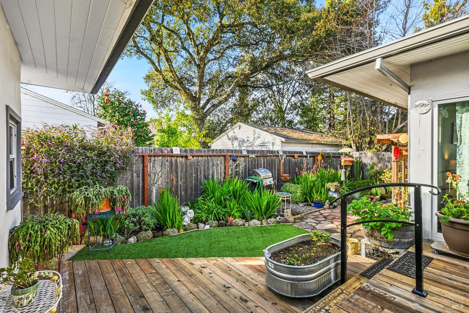 Detail Gallery Image 31 of 52 For 2003 Humboldt St, Santa Rosa,  CA 95404 - 2 Beds | 2 Baths