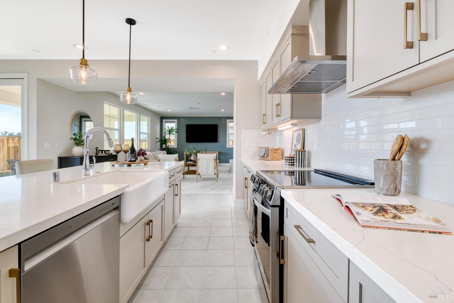 Detail Gallery Image 7 of 37 For 2733 Amora Ct, Santa Rosa,  CA 95407 - 4 Beds | 3/1 Baths