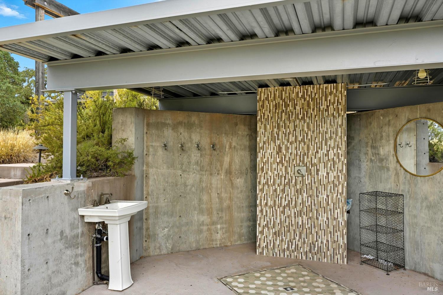 Detail Gallery Image 33 of 64 For 31000 Pine Mountain Rd, Cloverdale,  CA 95425 - 3 Beds | 3 Baths