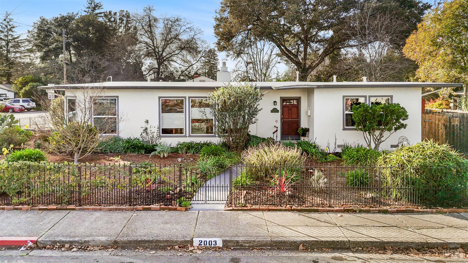 Detail Gallery Image 2 of 52 For 2003 Humboldt St, Santa Rosa,  CA 95404 - 2 Beds | 2 Baths