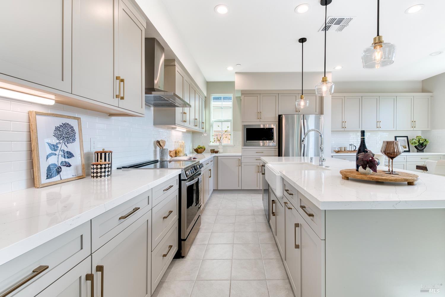 Detail Gallery Image 8 of 37 For 2733 Amora Ct, Santa Rosa,  CA 95407 - 4 Beds | 3/1 Baths