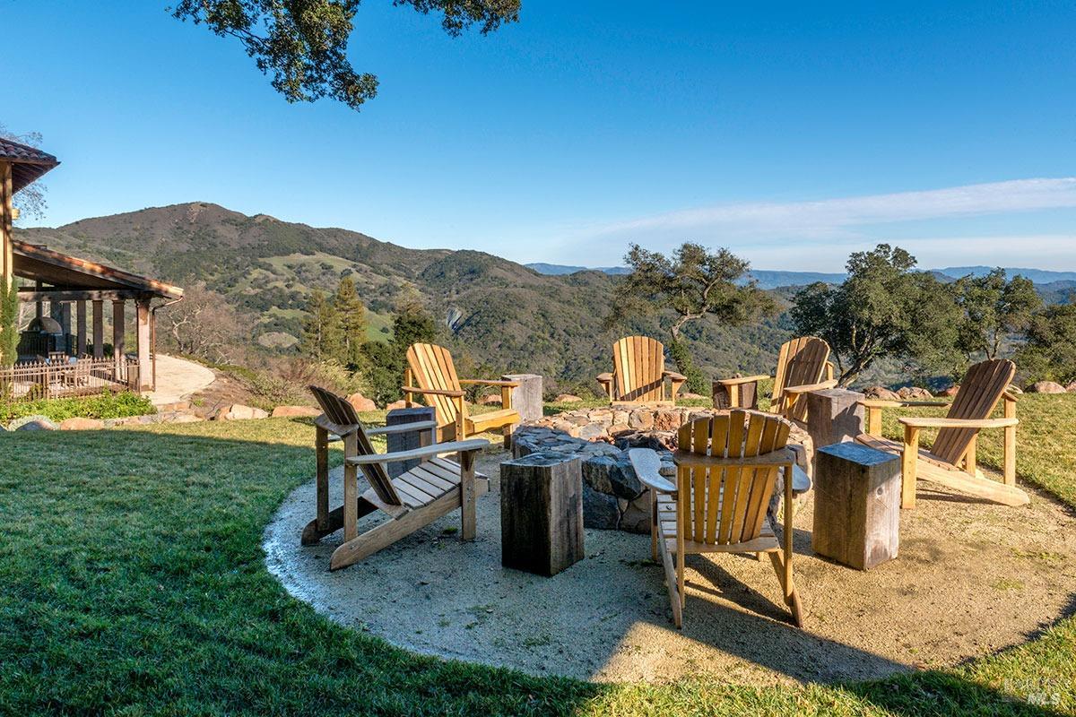 Detail Gallery Image 4 of 41 For 651 Wall Rd, Napa,  CA 94558 - 4 Beds | 5/2 Baths