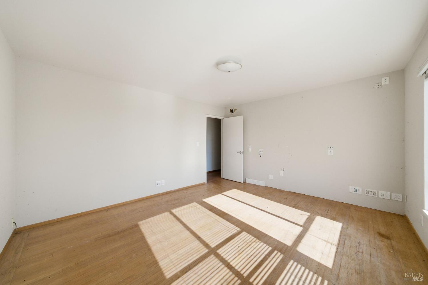 Detail Gallery Image 20 of 22 For 101 Round Hill Rd, Tiburon,  CA 94920 - 3 Beds | 1/1 Baths