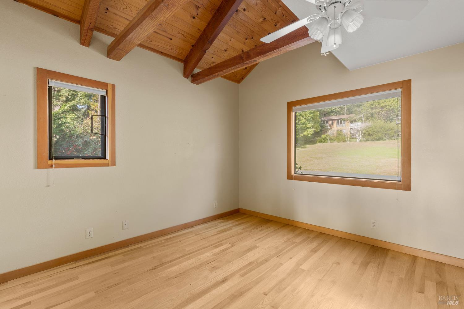 Detail Gallery Image 11 of 23 For 35520 Ocean View Ct, Gualala,  CA 95445 - 3 Beds | 2 Baths