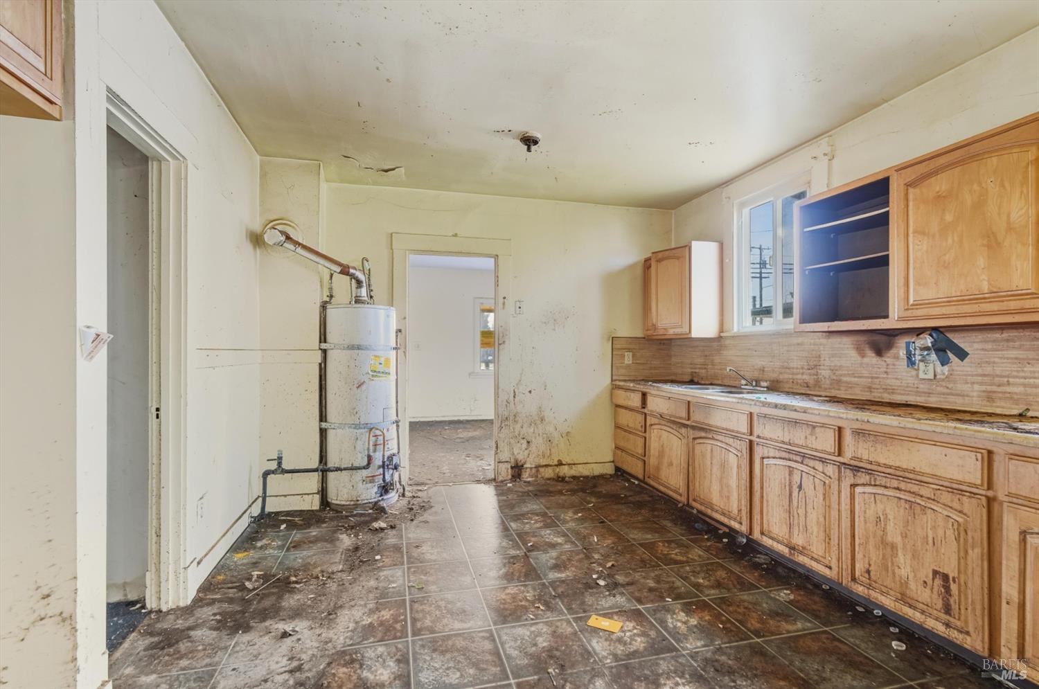 Detail Gallery Image 8 of 19 For 921 Jones St, Berkeley,  CA 94710 - 2 Beds | 1 Baths