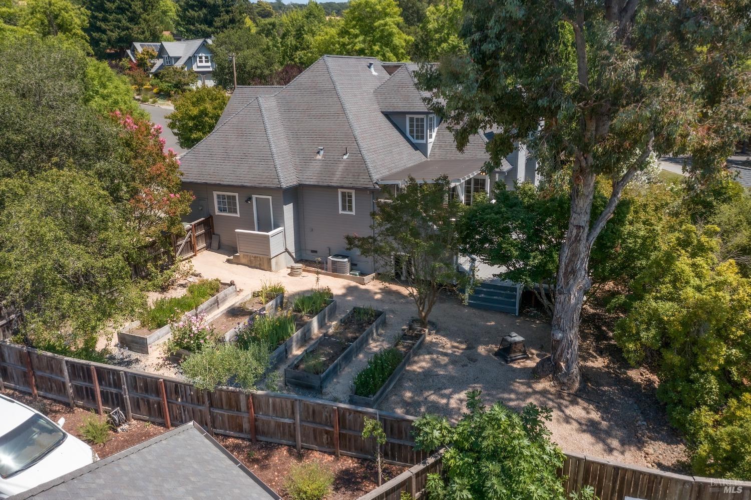 Detail Gallery Image 11 of 35 For 4713 Circle B Pl, Santa Rosa,  CA 95405 - 4 Beds | 3/1 Baths