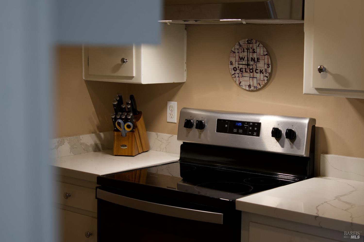 Detail Gallery Image 14 of 32 For 5050 Parkhurst Dr, Santa Rosa,  CA 95409 - 3 Beds | 1 Baths