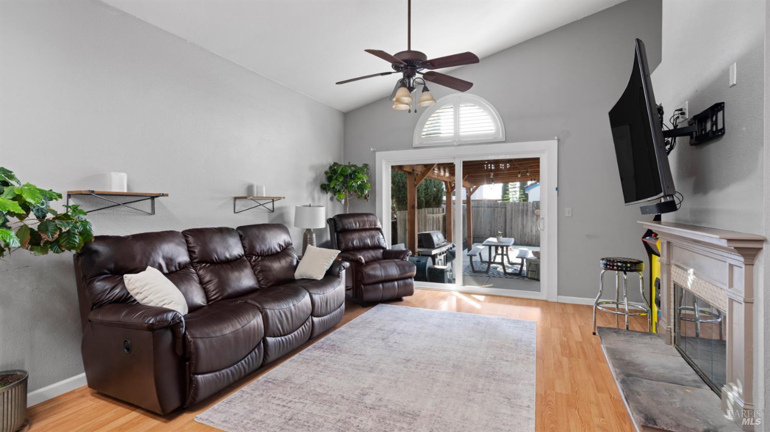 Detail Gallery Image 3 of 29 For 1405 Tillman St, Suisun City,  CA 94585 - 2 Beds | 2 Baths