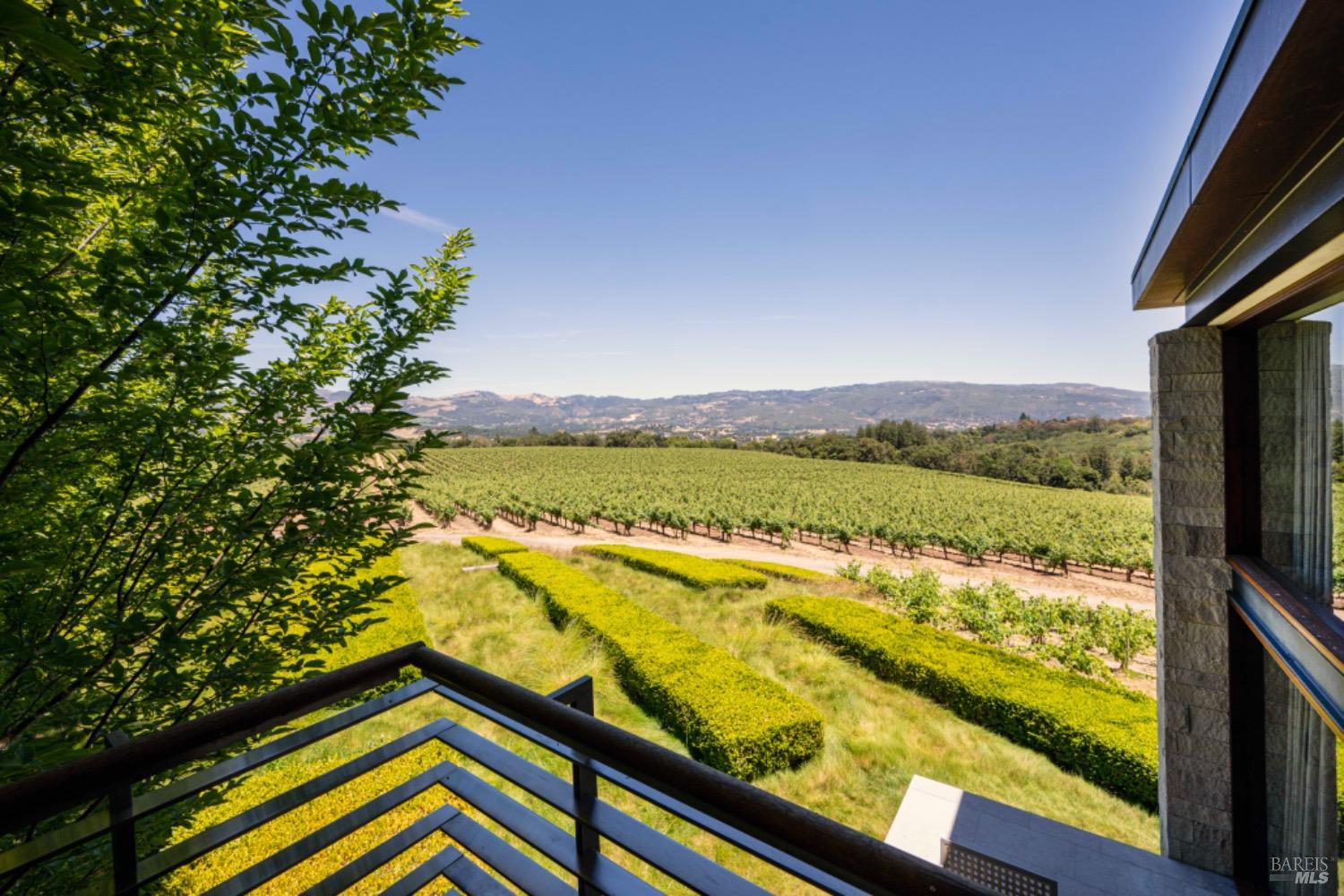 Detail Gallery Image 28 of 51 For 7596 Sonoma Mountain Rd, Glen Ellen,  CA 95442 - 7 Beds | 6/4 Baths