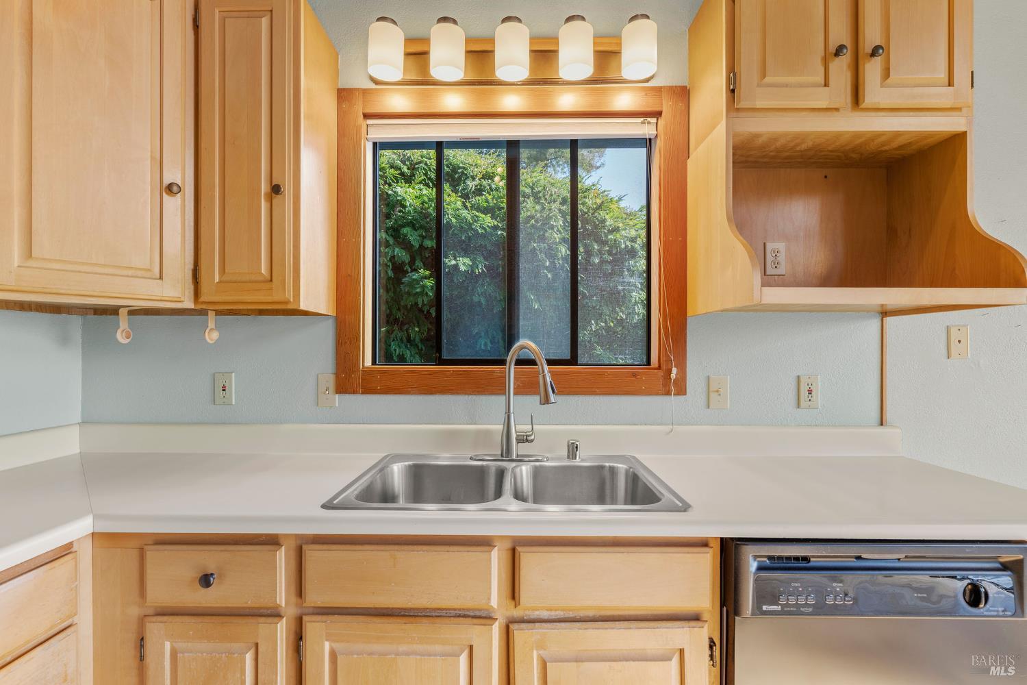 Detail Gallery Image 9 of 23 For 35520 Ocean View Ct, Gualala,  CA 95445 - 3 Beds | 2 Baths