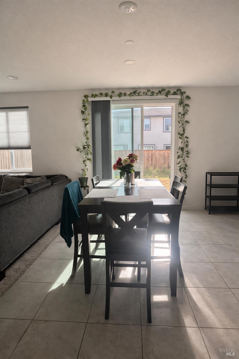 Detail Gallery Image 5 of 37 For 2645 Newberry St, Fairfield,  CA 94533 - 4 Beds | 3 Baths