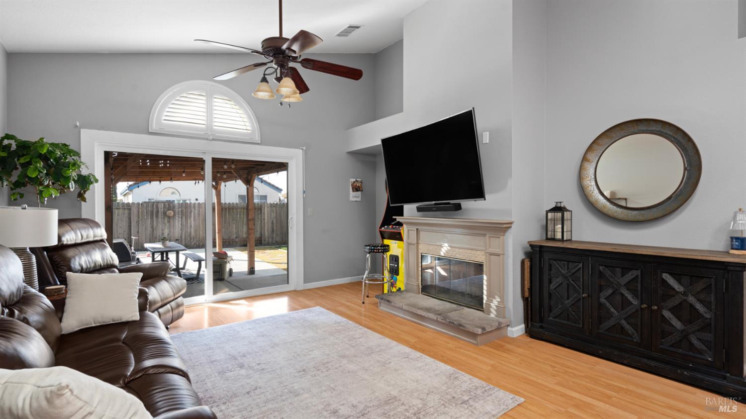 Detail Gallery Image 4 of 29 For 1405 Tillman St, Suisun City,  CA 94585 - 2 Beds | 2 Baths