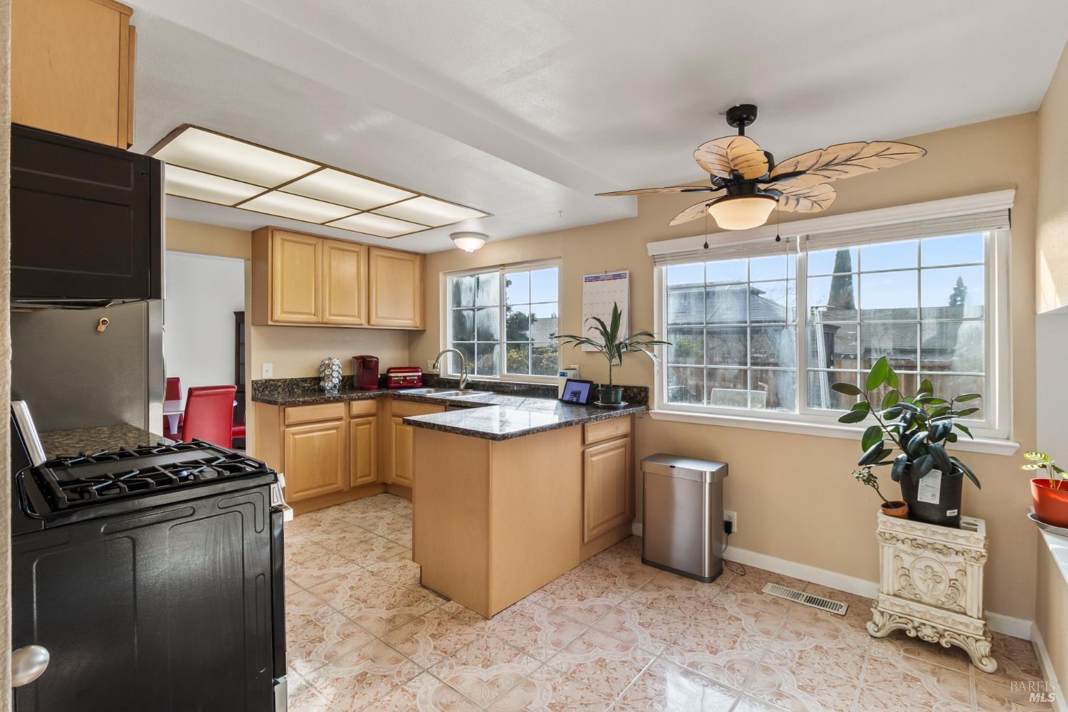 Detail Gallery Image 15 of 50 For 160 Bristol Dr, Vacaville,  CA 95687 - 4 Beds | 2/1 Baths