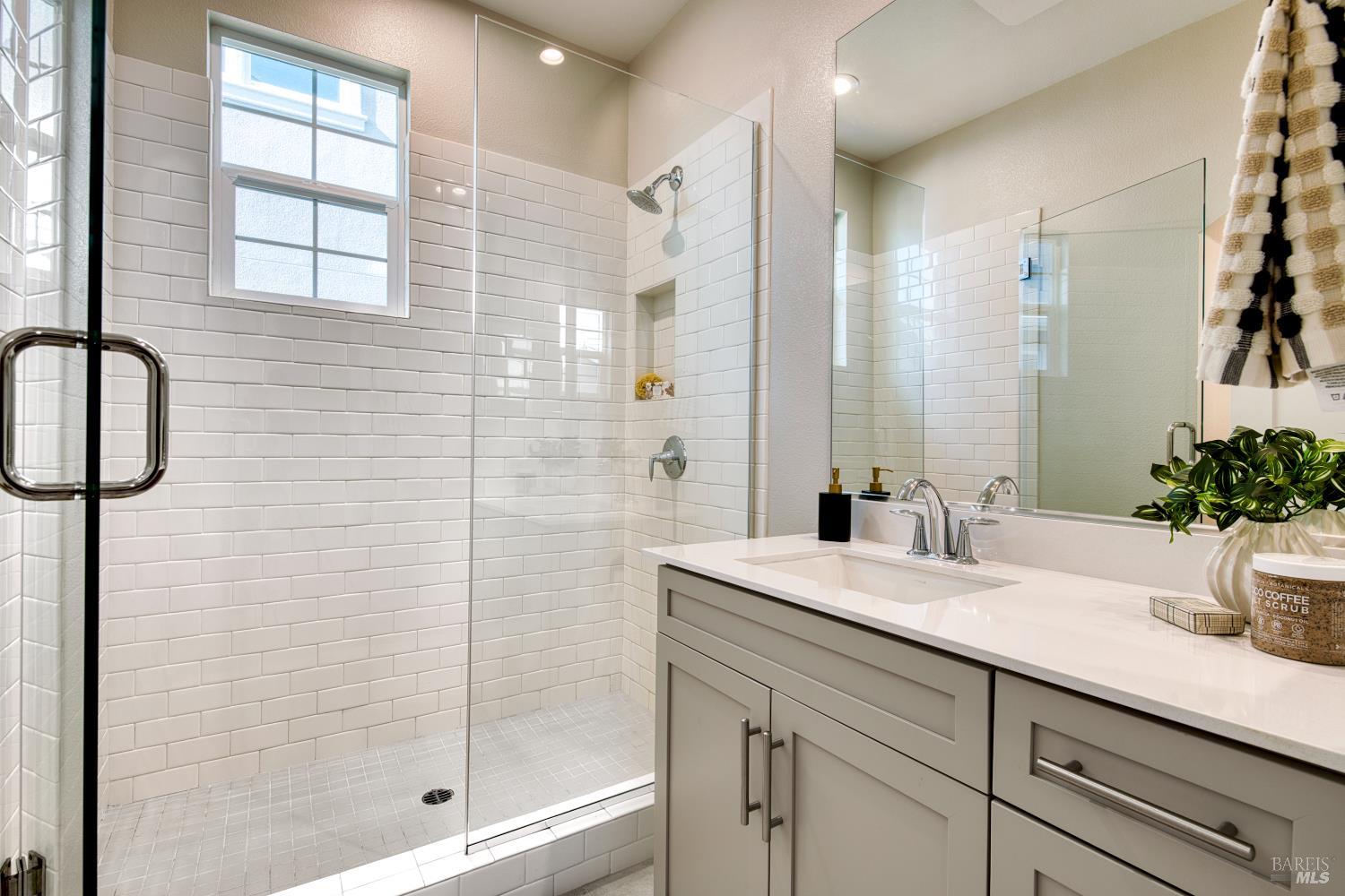 Detail Gallery Image 15 of 37 For 2733 Amora Ct, Santa Rosa,  CA 95407 - 4 Beds | 3/1 Baths