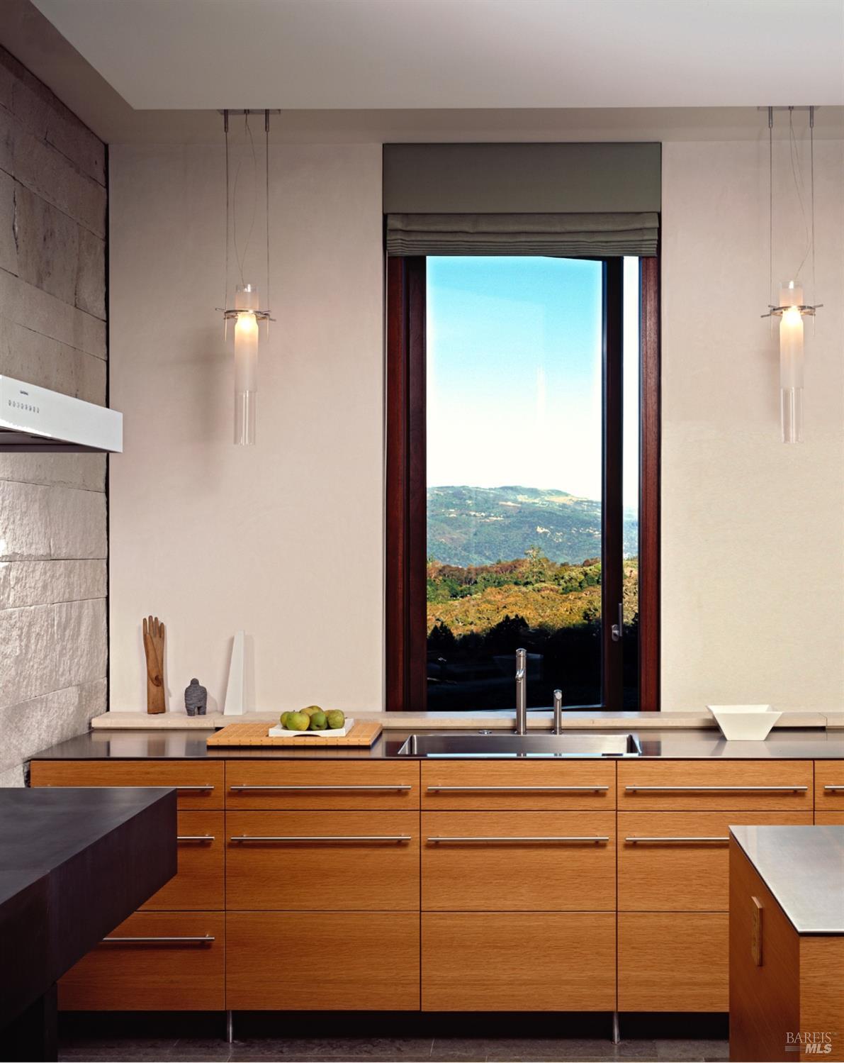 Detail Gallery Image 16 of 51 For 7596 Sonoma Mountain Rd, Glen Ellen,  CA 95442 - 7 Beds | 6/4 Baths