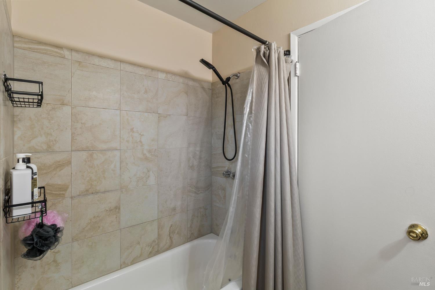 Detail Gallery Image 30 of 50 For 160 Bristol Dr, Vacaville,  CA 95687 - 4 Beds | 2/1 Baths