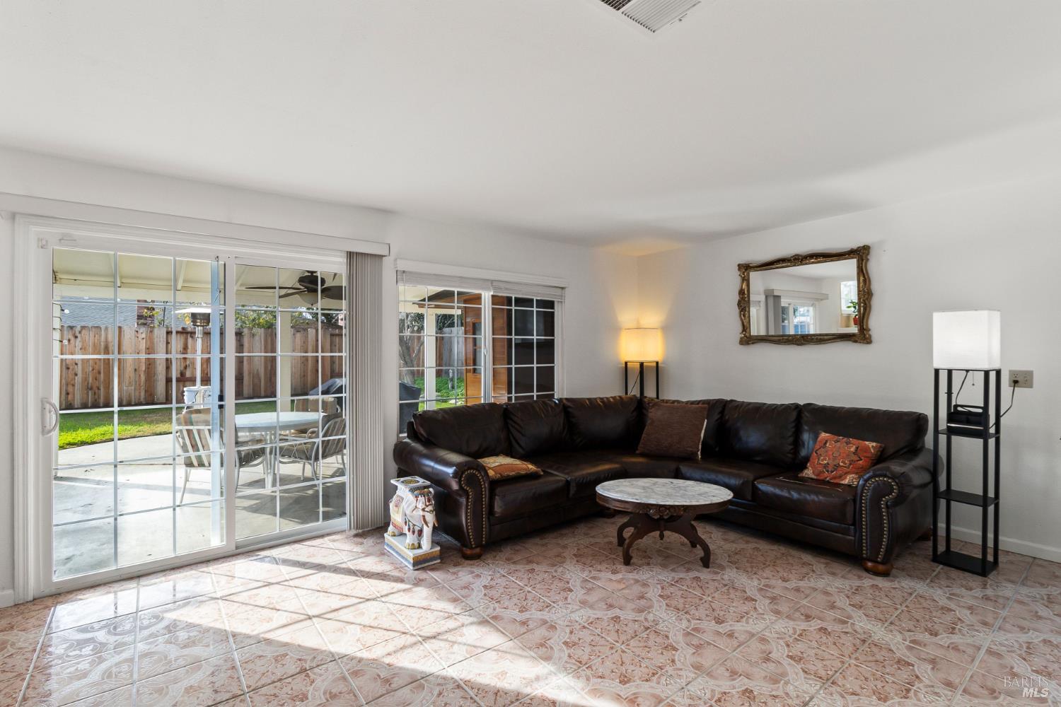 Detail Gallery Image 17 of 50 For 160 Bristol Dr, Vacaville,  CA 95687 - 4 Beds | 2/1 Baths