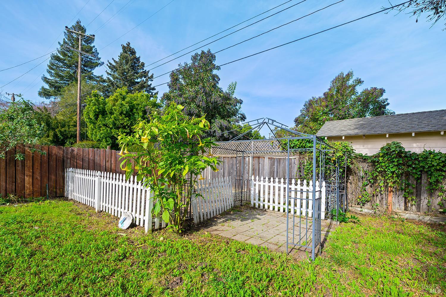 Detail Gallery Image 20 of 24 For 3119 Magowan Dr, Santa Rosa,  CA 95405 - 3 Beds | 1 Baths