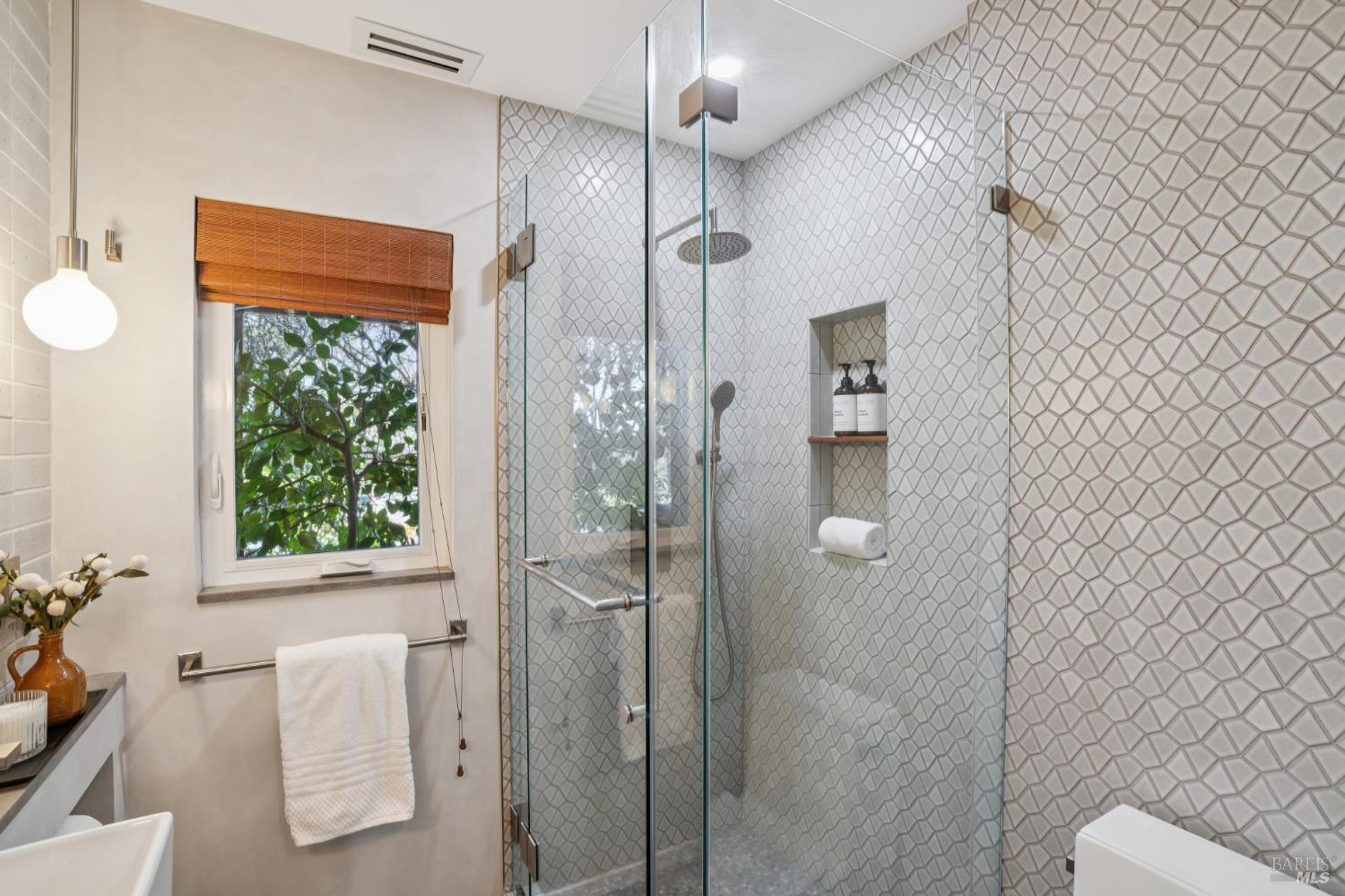 Detail Gallery Image 30 of 41 For 311 Edgewood Ave, Mill Valley,  CA 94941 - 3 Beds | 2 Baths