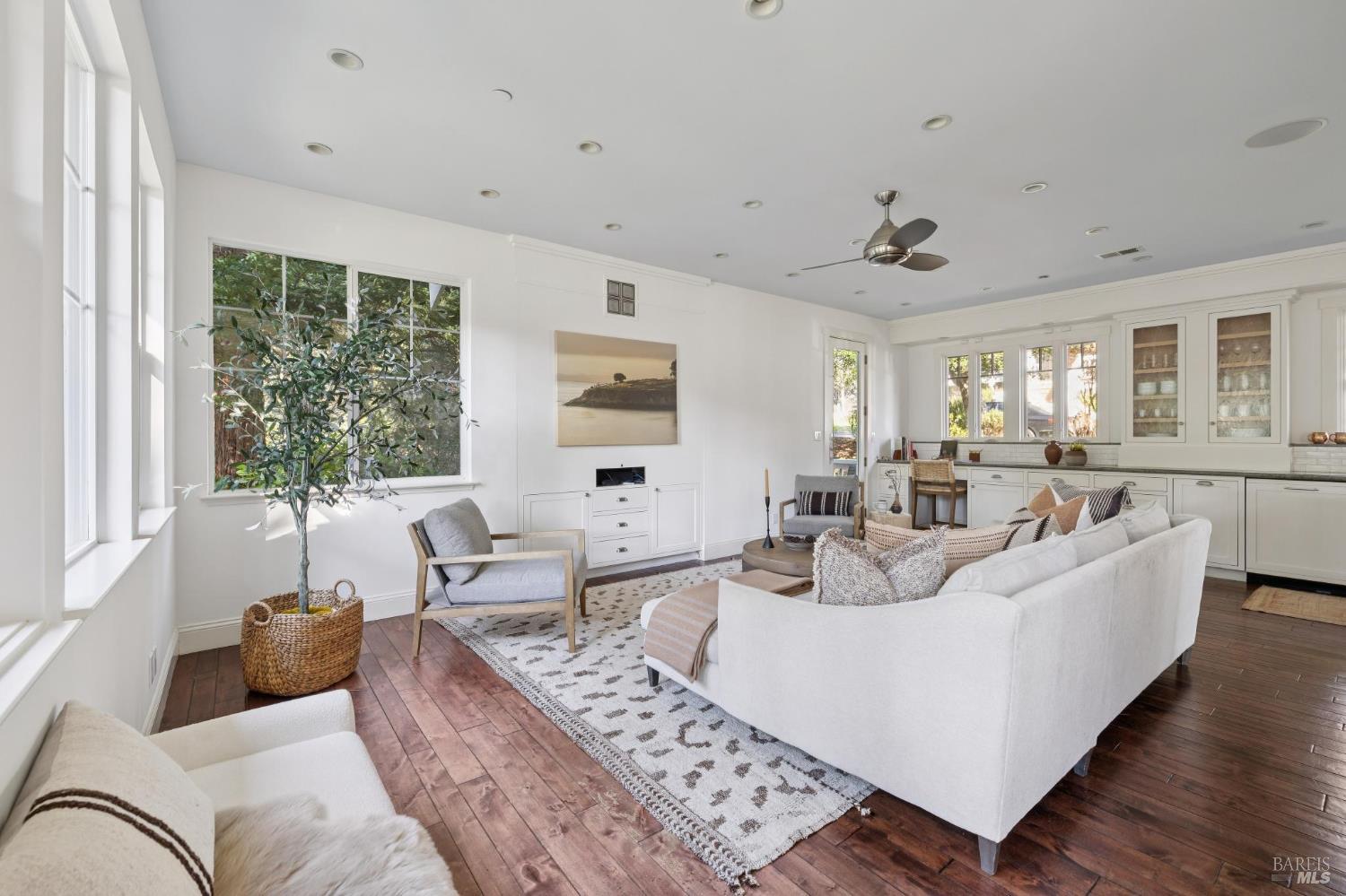 Detail Gallery Image 17 of 68 For 529 Alta Way, Mill Valley,  CA 94941 - 4 Beds | 2/1 Baths